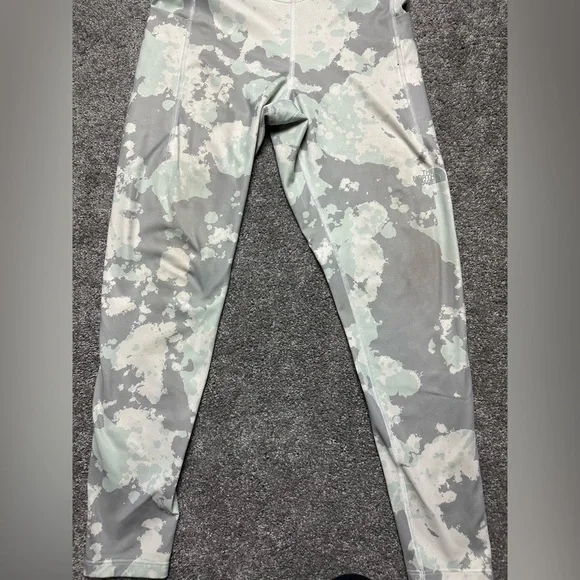 Women’s The North Face active leggings (L) camo - Picture 2 of 10